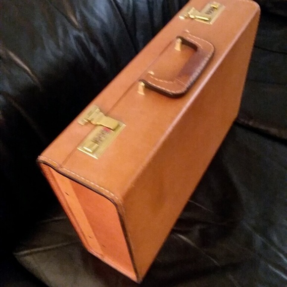 Custom made Italian Attaché case by American Valise Leather Goods. - Picture 1 of 9